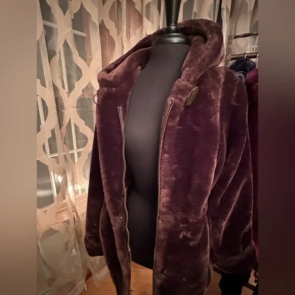 Dennis Basso faux fur coat - Picture 14 of 16